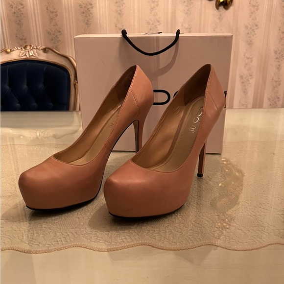 Platform heels. - Picture 5 of 5